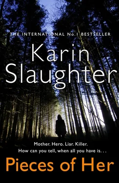 Karin Slaughter Pieces of Her: The stunning new thriller from the No. 1 global bestselling author обложка книги