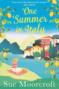 Sue Moorcroft One Summer in Italy: The most uplifting summer romance you need to read in 2018 обложка книги
