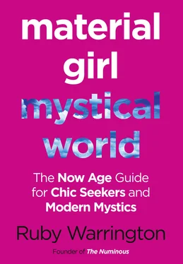 Ruby Warrington Material Girl, Mystical World: The Now-Age Guide for Chic Seekers and Modern Mystics обложка книги