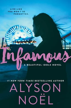 Alyson Noel Infamous: the page-turning thriller from New York Times bestselling author Alyson Noël обложка книги