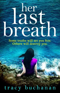 Tracy Buchanan Her Last Breath: The new gripping summer page-turner from the No 1 bestseller обложка книги