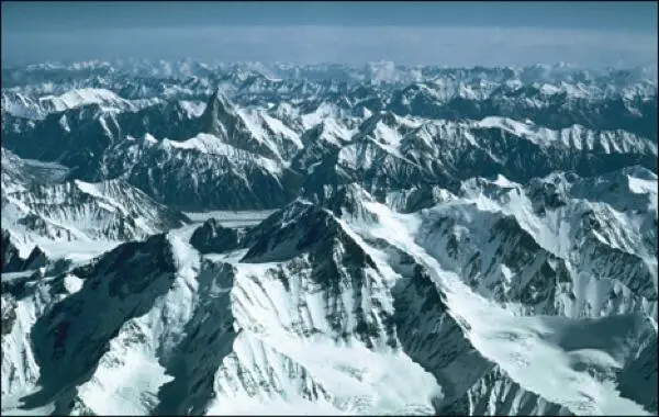 The snowcovered peaks of the Karakoram Range Pakistan The height of ambition - фото 31