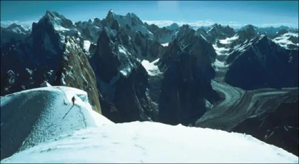 A spectacular view across the hundreds of mountain peaks in the Karakoram - фото 32