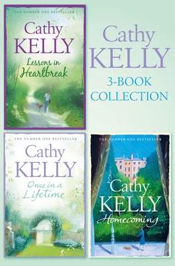 Cathy Kelly Cathy Kelly 3-Book Collection 1: Lessons in Heartbreak, Once in a Lifetime, Homecoming обложка книги