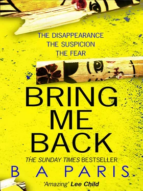 B. A. Paris Bring Me Back: The gripping Sunday Times bestseller now with an explosive new ending! обложка книги