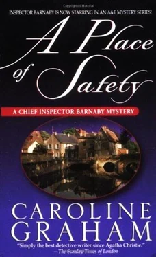 Caroline Graham A Place Of Safety обложка книги