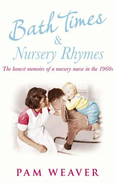Pam Weaver Bath Times and Nursery Rhymes: The memoirs of a nursery nurse in the 1960s обложка книги