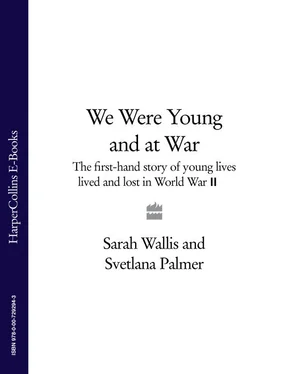 Sarah Wallis We Were Young and at War: The first-hand story of young lives lived and lost in World War Two обложка книги