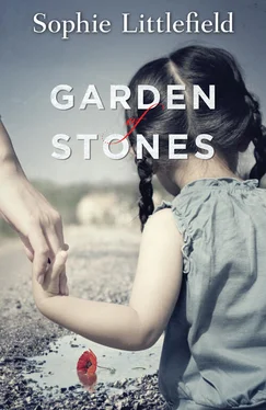 Sophie Littlefield Garden of Stones обложка книги