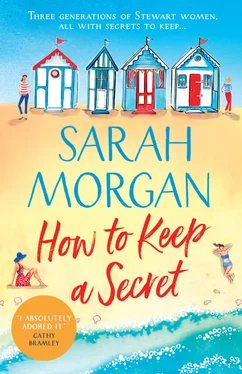 Sarah Morgan How To Keep A Secret: A fantastic and brilliant feel-good summer read that you won’t want to end! обложка книги