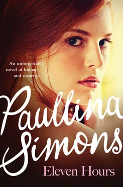 Paullina Simons Eleven Hours обложка книги