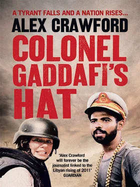 Alex Crawford Colonel Gaddafi’s Hat обложка книги