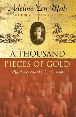 Adeline Mah A Thousand Pieces of Gold: A Memoir of China’s Past Through its Proverbs обложка книги