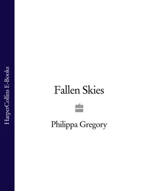 Philippa Gregory Fallen Skies