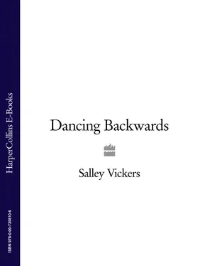 Salley Vickers Dancing Backwards обложка книги