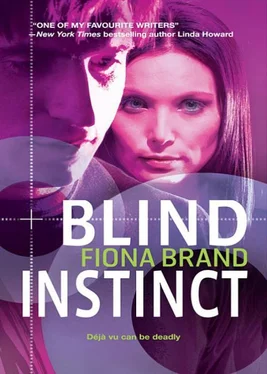 Fiona Brand Blind Instinct обложка книги