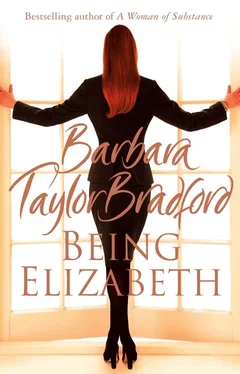 Barbara Taylor Bradford Being Elizabeth обложка книги