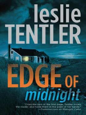 Leslie Tentler Edge of Midnight обложка книги