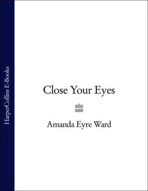 Amanda Ward Close Your Eyes обложка книги
