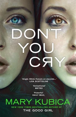 Mary Kubica Don't You Cry: A gripping suspense full of secrets обложка книги
