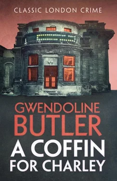 Gwendoline Butler A Coffin for Charley обложка книги