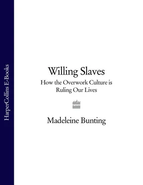 Madeleine Bunting Willing Slaves: How the Overwork Culture is Ruling Our Lives обложка книги