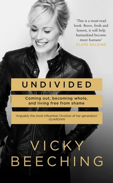 Vicky Beeching Undivided: Coming Out, Becoming Whole, and Living Free From Shame обложка книги