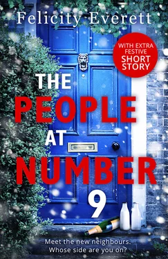 Felicity Everett The People at Number 9: a gripping novel of jealousy and betrayal among friends обложка книги