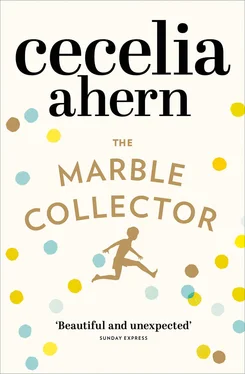 Cecelia Ahern The Marble Collector: The life-affirming, gripping and emotional bestseller about a father’s secrets обложка книги