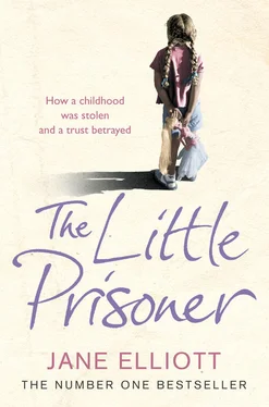 Jane Elliott The Little Prisoner: How a childhood was stolen and a trust betrayed обложка книги