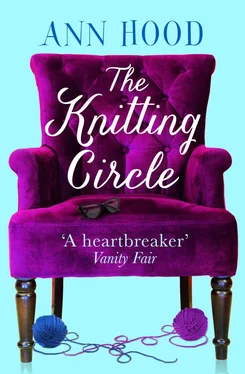 Ann Hood The Knitting Circle: The uplifting and heartwarming novel you need to read this year обложка книги