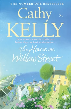 Cathy Kelly The House on Willow Street обложка книги