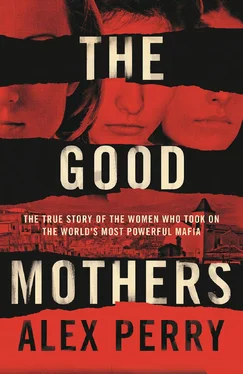 Alex Perry The Good Mothers: The True Story of the Women Who Took on The World's Most Powerful Mafia обложка книги