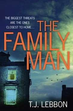 T.J. Lebbon The Family Man: An edge-of-your-seat read that you won’t be able to put down обложка книги