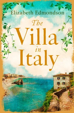 Elizabeth Edmondson The Villa in Italy: Escape to the Italian sun with this captivating, page-turning mystery обложка книги