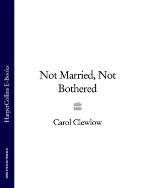 Carol Clewlow Not Married, Not Bothered обложка книги