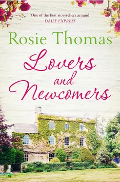Rosie Thomas Lovers and Newcomers обложка книги