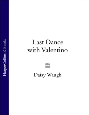 Daisy Waugh Last Dance with Valentino обложка книги