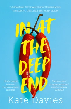 Kate Davies In at the Deep End обложка книги