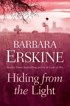 Barbara Erskine Hiding From the Light