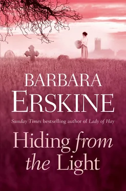 Barbara Erskine Hiding From the Light обложка книги