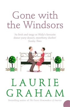 Laurie Graham Gone With the Windsors обложка книги