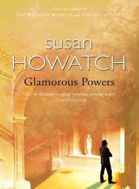 Susan Howatch Glamorous Powers обложка книги