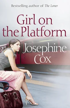Josephine Cox Girl on the Platform обложка книги