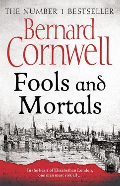 Bernard Cornwell Fools and Mortals обложка книги