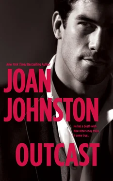 Joan Johnston Outcast обложка книги