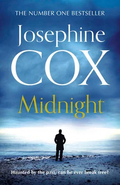Josephine Cox Midnight обложка книги
