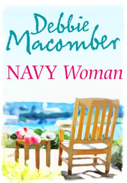 Debbie Macomber Navy Woman обложка книги