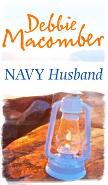 Debbie Macomber Navy Husband обложка книги