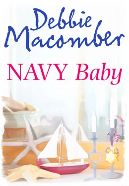 Debbie Macomber Navy Baby обложка книги